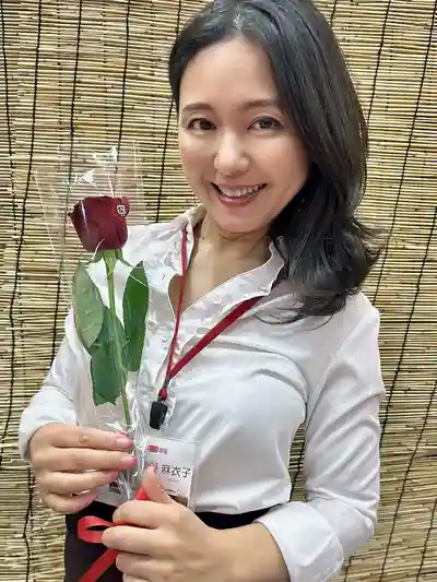 綾瀬麻衣子封面照片寫真