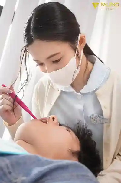 FNS-066 牙科護士寧寧居然是個超會舌吻的色色小妖精 舔到爽翻天！ ~ 吉高寧寧 的劇照10