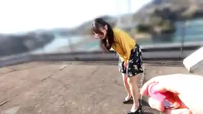 SORA-607 渴望刺激的騷人妻 羞恥的被塞入跳蛋高潮連連 把欲求不滿的五芭醬帶出去玩到失禁 ~ 五芭 的劇照1