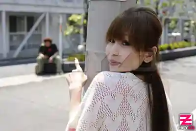 HEYZO-0052 失戀妹子主動出擊撩大叔 ~ 東ありさ的劇照2