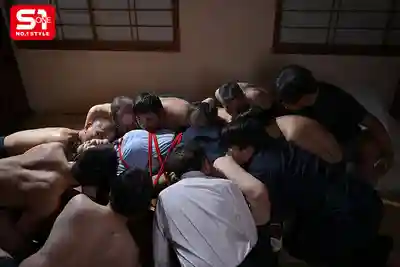 SONE-833 高身長貧困女學生爲了錢被猥瑣大叔輪番插入猛幹蹂躪出賣青春 ~ 明日葉三葉   的劇照11