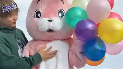 RKI-720 玩偶裝裡竟是火辣爆乳正妹！被悶熱和色狼騷擾搞到慾火中燒，汗流浹背肉感爆棚高潮啪啪的劇照10