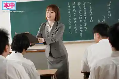 HMN-731 競泳水着輪●NTR 心儀的遊泳教練被精力旺盛的隊員無套狂幹淪爲中出肉便器 ~ 小慄操 的劇照10