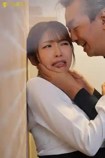 FNS-086 打工時被投訴大叔偷偷玩弄到高潮崩潰的大學生妹子 ~ 翼舞的劇照10