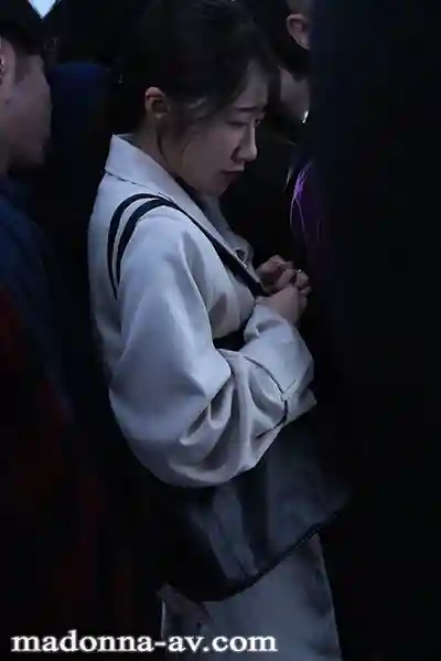 JUR-424 動彈不得！上班高峰200%擁擠電車裡的痴漢風暴 ~ 竹内有紀的劇照10