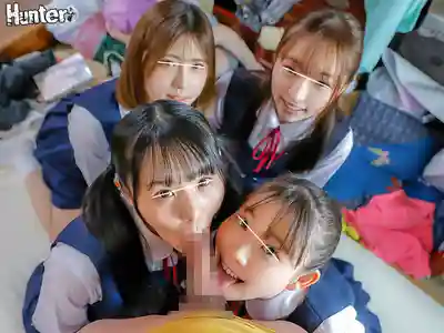 HUNTC-389 這房間咋讓人下面癢癢的…鄰家妹子和她閨蜜被進了我的房間，然後一個接一個被中出啦！2 ～ 藤田柚 雅子裡菜 皆瀨明裏 泉莉音 廣瀬好美 的劇照9