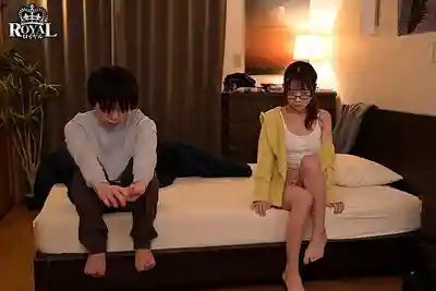 ROYD-259 眼鏡一脫秒變絕世美女，內斂姐姐讓我慾火難耐硬來，素股轉生插直接中出初體驗 ~ 天羽梨梨花的劇照4