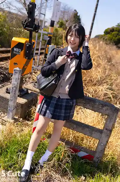 SQTE-625 放學後直奔旅館激戰，制服小迷妹超M想被狠狠調教 ~ 虹村由美的劇照15