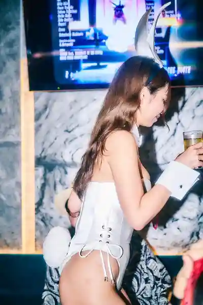 中尾芽衣子第5張寫真