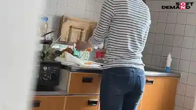 SDDE-757 在我家只要犯錯就會被老媽玩小弟弟，你們家也這樣嗎？  的劇照18