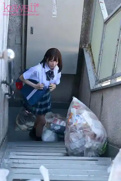 CAWD-873 在鄰居堆滿垃圾的房間裏被臭氣薰天的大叔監禁強⬤調教，被連續中出43發直到懷孕的JK制服妹子的末路 ~ 日向由奈 的劇照15