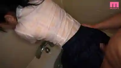 MIAB-537 絕對領域×制服×走光，腳控的天堂 ~ 五十嵐清華  的劇照5