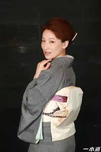 1PON-010116_220 美熟女滿場的狂野亂交派對 ~ 松本痲里奈 北條麻妃 江波亮的劇照15