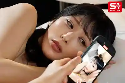 SONE-792 出差相部屋了，三年沒碰過男人的美人上司榨幹我到天亮，NTR相部屋的刺激 ~ 金鬆季歩 的劇照1