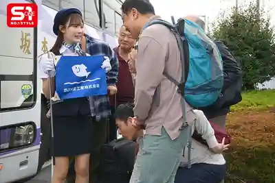 SONE-882 極品巴士導遊被迫用身體賠罪 精力旺老司機乘客輪流上陣無止境大亂鬥18發巴士之旅 ~ Miru的劇照12