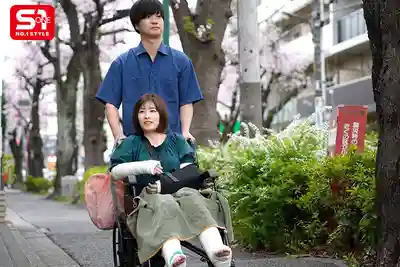 SONE-881 手腳受傷的人妻被老公弟弟趁機騷擾強⬤的介護故事 ~ 奧田咲 的劇照12