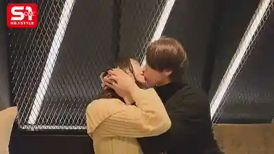 SONE-886 酒後徹底放飛 瘋笑潮吹失禁，睡着人被人幹 AV女優六本木私密激情大公開 ~ 村上悠華 的劇照4