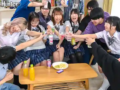 HUNTC-440 地味妹子初次開葷直接解鎖五P成就！校內亂交PARTY 2 ~ 星乃夏月 渡來楓 泉莉音 宇流木沙羅 櫻木繪裏香的劇照12