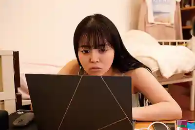 NACT-010 巨乳美術生的悲劇！拜託老爸和哥哥當裸體模特結果硬到不行直接3P連射！~ 羽月乃蒼的劇照16