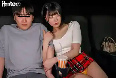 HUNTC-421 平日白天電影院只有我和癡女在場 ~ 胡桃櫻花 愛瀬優裏 虹村由美 中丸未來 的劇照12