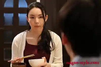 NSFS-412 熟母35：爲了童貞兒子的兒子，我什麼都願意做 ~ 盛永彩葉 的劇照10