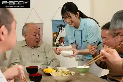 EBWH-267 不懂拒絕的溫柔人妻介護士的白嫩身軀被老色批們瘋狂輪⬤蹂躪  超濃烈16P大亂鬥 ~ 柏木文香 的劇照10