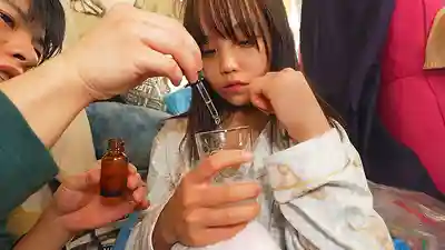 FSBK-015 垃圾屋裏的天然蘿莉美少女媚藥迷暈後被調教到翻白眼 ~ 北乃まい 的劇照12