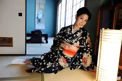 1PON-010417_458 好想被綁起來！完美身材的和服正妹被緊縛調教 ~ 舞笑美娜的劇照19