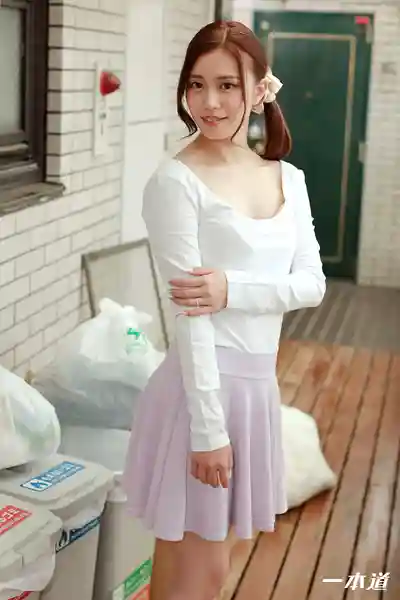 1PON-010422_001 早上丟垃圾的鄰家風騷無 bra 少婦 ~ 涼宮のん的劇照16