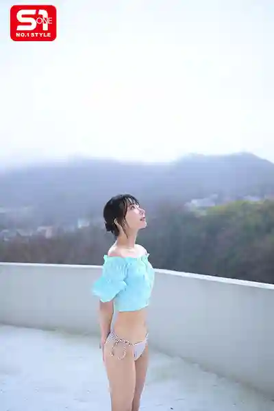 SONE-957 名門白皙少女墮落成癮，覺醒抖M屬性被巨根猛男調教初體驗三連發 ~ 音無鈴的劇照1