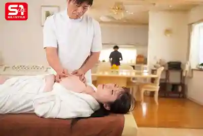 SONE-914 平日午後3點，被按摩師挑逗寢取算出軌嗎？~ 湊羽琉 的劇照3