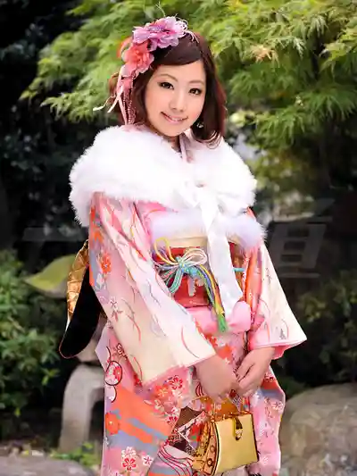 1PON-010811_005 新成人素人妹的成人禮狂熱派對 ~ 遠藤かな的劇照12