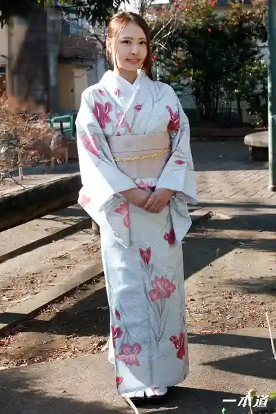 1PON-010721_001 超肉食系和服尤物 ~ 朝比奈菜菜子的劇照16