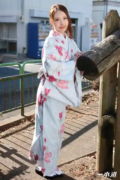 1PON-010721_001 超肉食系和服尤物 ~ 朝比奈菜菜子的劇照17