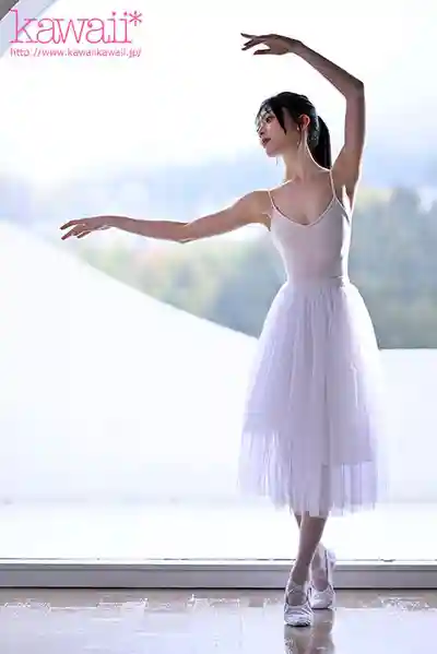 CAWD-881 新人出道！脫下衣服驚豔52cm小蠻腰美乳身材，芭蕾天才少女 AV DEBUT ~ 清野咲 的劇照13