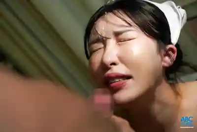 FOCS-275 新手護士太軟弱了！超貼心服務，忍受騷擾內射和激烈SEX，願意獻身的聖母系護士 ~ 黑島玲衣 的劇照1