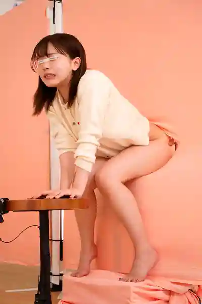 DVMM-297 素人情侶監控AV 大學生限定 光屁股卡在洞裏，猜猜插進來的第幾根是你男友?  男友猜猜猜大挑戰！~ 沖奈さくら 河北笑茉 柏木小夏 雙葉步華 的劇照5