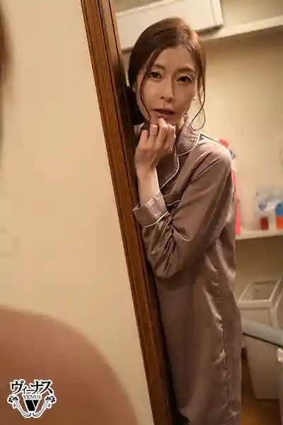 VENX-341 嶽母大人，那裏不行啊！~ 葵百合香 的劇照8