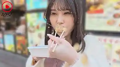 NPJS-230 和男友做要戴套，但和你可以不用哦？ 和已經有男友的前女友三年後的重逢，直接開房瘋狂中出 ~ 水乃菜乃華 的劇照1