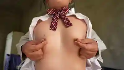 FJIN-102 敏感乳頭調教失禁 優等生妹子被猥瑣大叔開發 墮落成校園公用便女 ~ 北山憂的劇照17