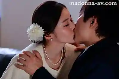 JUR-500 畢業典禮後的禁忌禮物：繼母的溫柔誘惑 ~ 宮下華奈 的劇照10