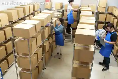 JUR-498 倉庫打工的人妻副業是肉便器 脫光後超驚豔的地系熟女只要951塊就能爽一把 ~ 百野真利奈 的劇照9