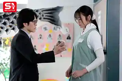 SONE-923 兒子幼兒園的貼心保育員…被家長一撩就hold不住獻身了 ~ 明日葉三葉的劇照9