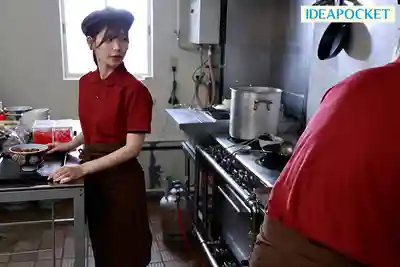 IPZZ-674 現實裏的真實故事  清純系人妻在牛丼店打工卻戀上了年下兼職學生的中出不倫 ~ 明裏紬 的劇照12