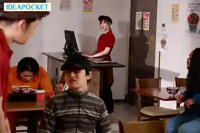 IPZZ-674 現實裏的真實故事  清純系人妻在牛丼店打工卻戀上了年下兼職學生的中出不倫 ~ 明裏紬 的劇照5