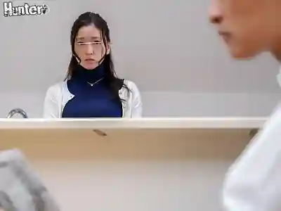 HUNTC-381 背德感爆棚的人妻誘惑：小哥哥進來歇會唄？ ~ 小鬆杏 通野未帆 辻芽愛裏 雨村梨花 的劇照14