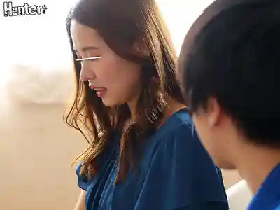 HUNTC-381 背德感爆棚的人妻誘惑：小哥哥進來歇會唄？ ~ 小鬆杏 通野未帆 辻芽愛裏 雨村梨花 的劇照13