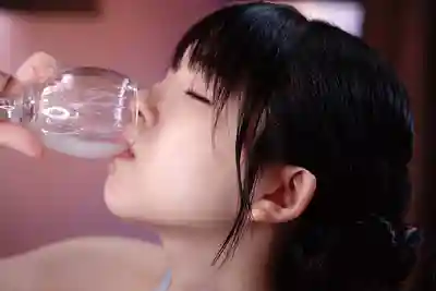 TKOU-020 雌墮！白濁淹身的顏射吞精調教秀 ~ 真白風羽裏 的劇照6