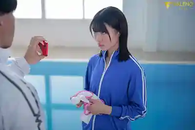 FNS-113 田徑社超寵無bra乳首激突小女友，被最渣男的前輩揉捏乳首開發後淪陷爲肉便器全記錄 ~ 吉沢梨亜 的劇照9