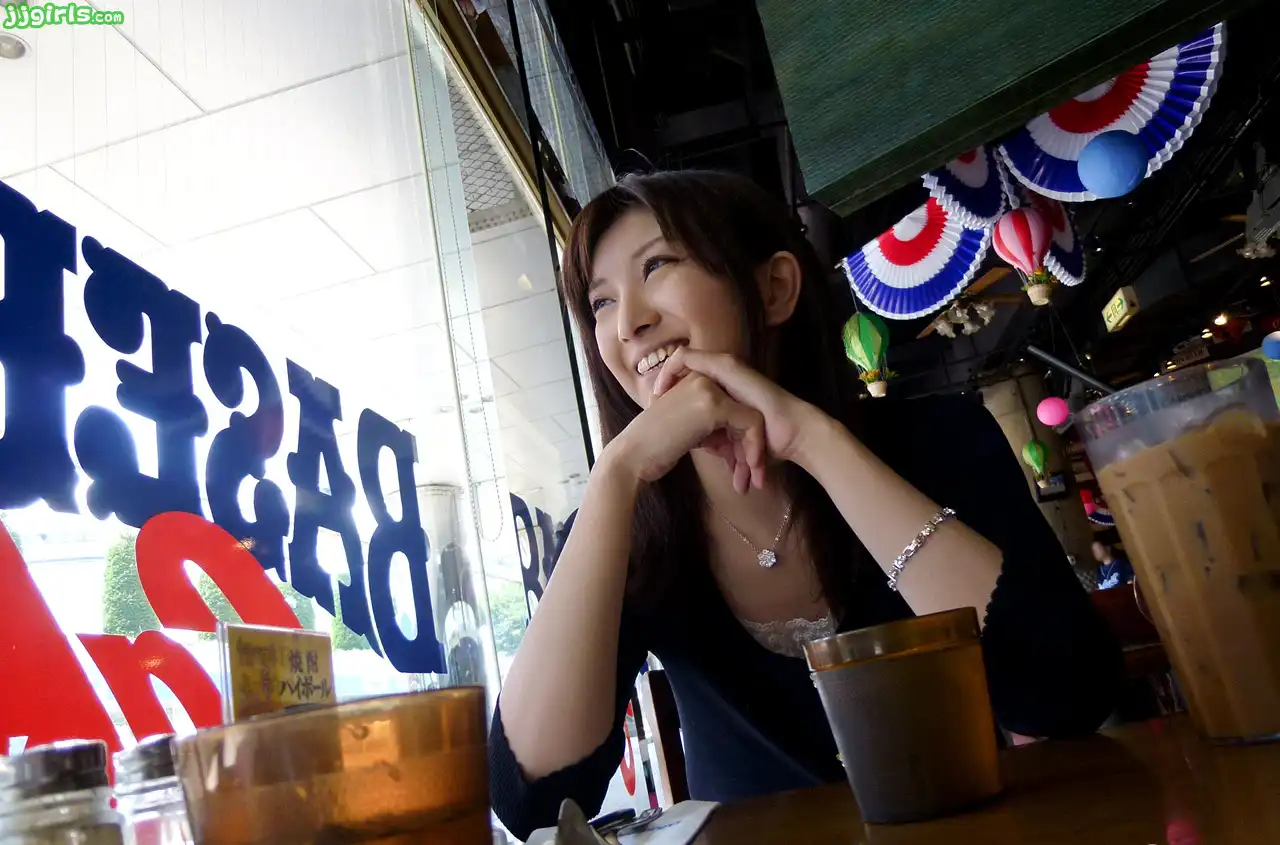 小暮真稀第50張寫真